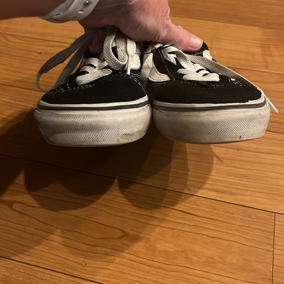 Classic black and white old skool low cut Vans - Picture 6 of 10